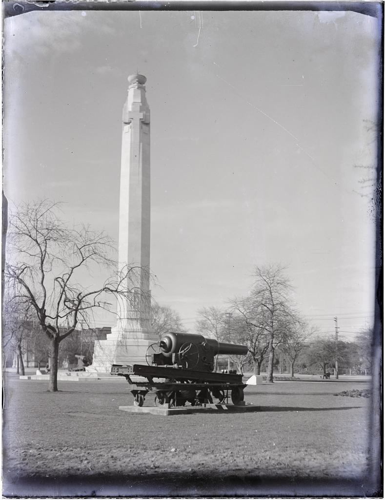 War memorial and former coastal defence gun at Queens Gardens, Dunedin