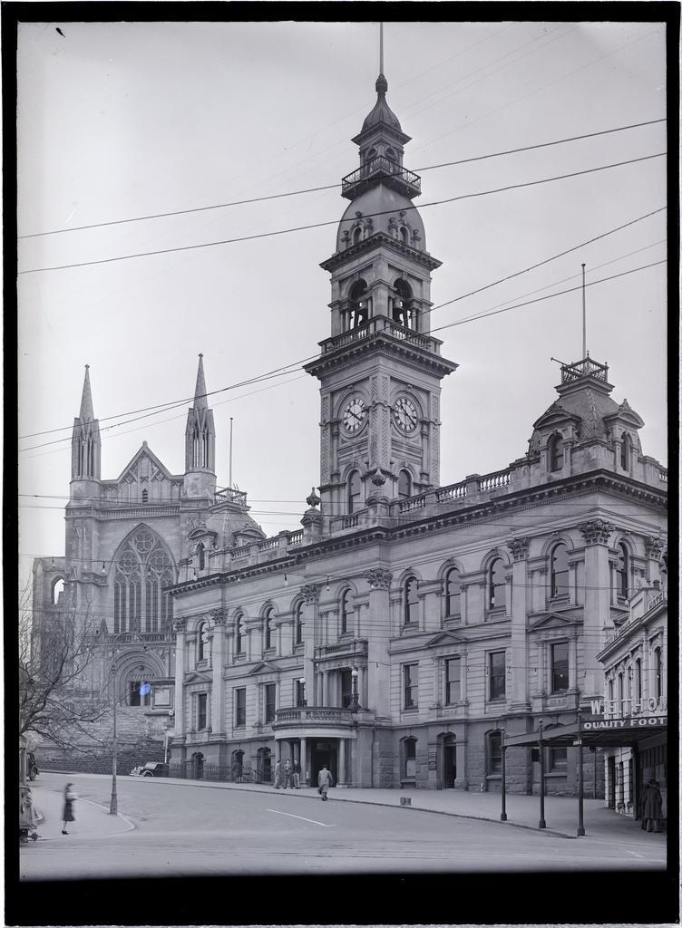 Municipal Chambers and St Paul's Cathedral, Dunedin