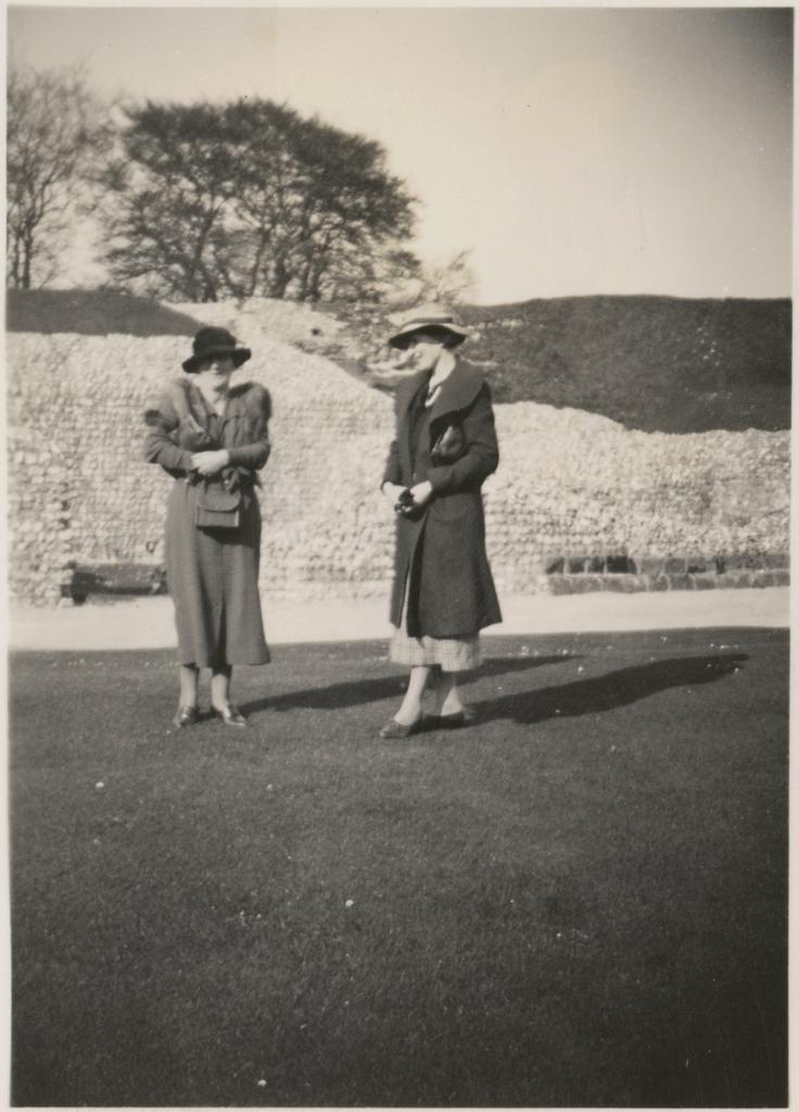 Millicent Baxter and her sister Viola Notariello