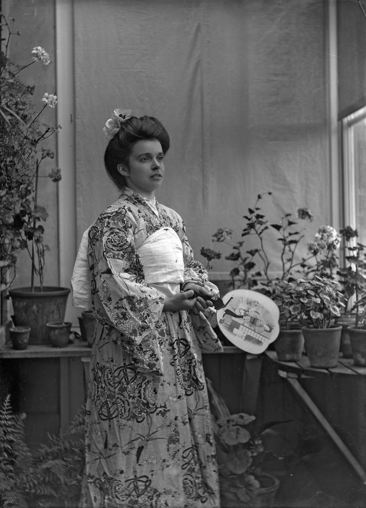 Ethel McGeorge in Japanese-style costume for a function at Roslyn Church