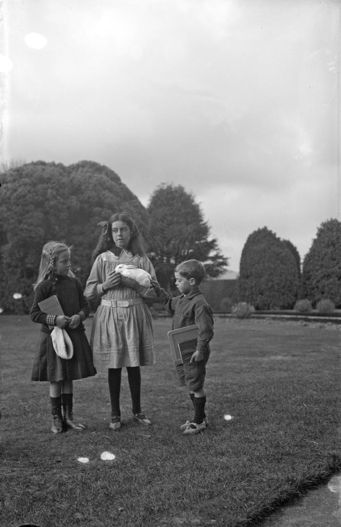 McGeorge children: Em, Flo holding rabbit, Fred