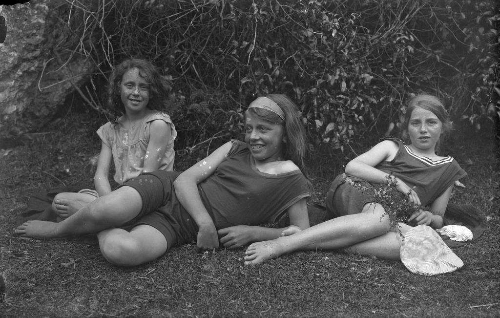 Vic, Em, and Phyllis McGeorge in bathing suits