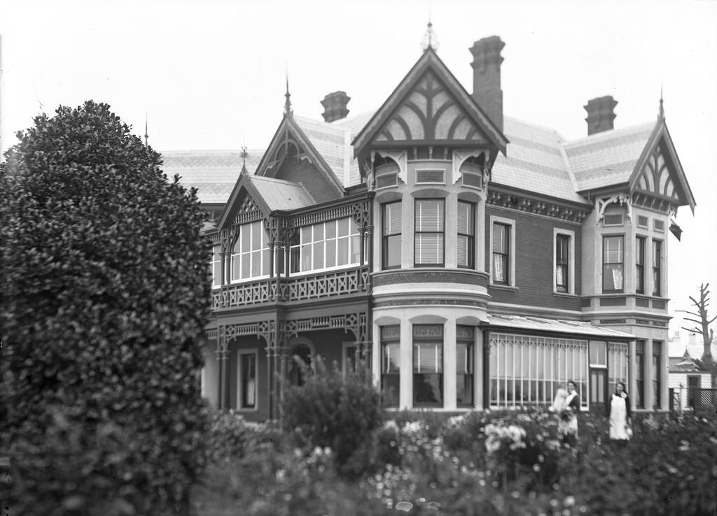 Kawarau [house] with gardener in foreground