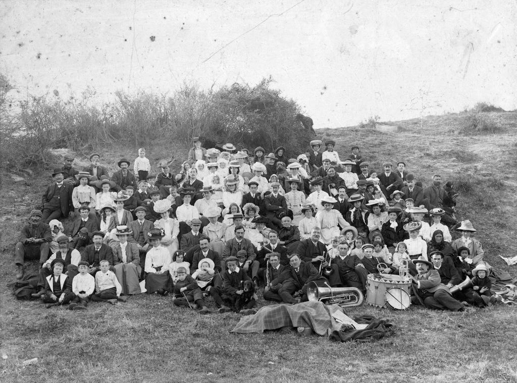Charles Begg and Company Dunedin Branch staff picnic