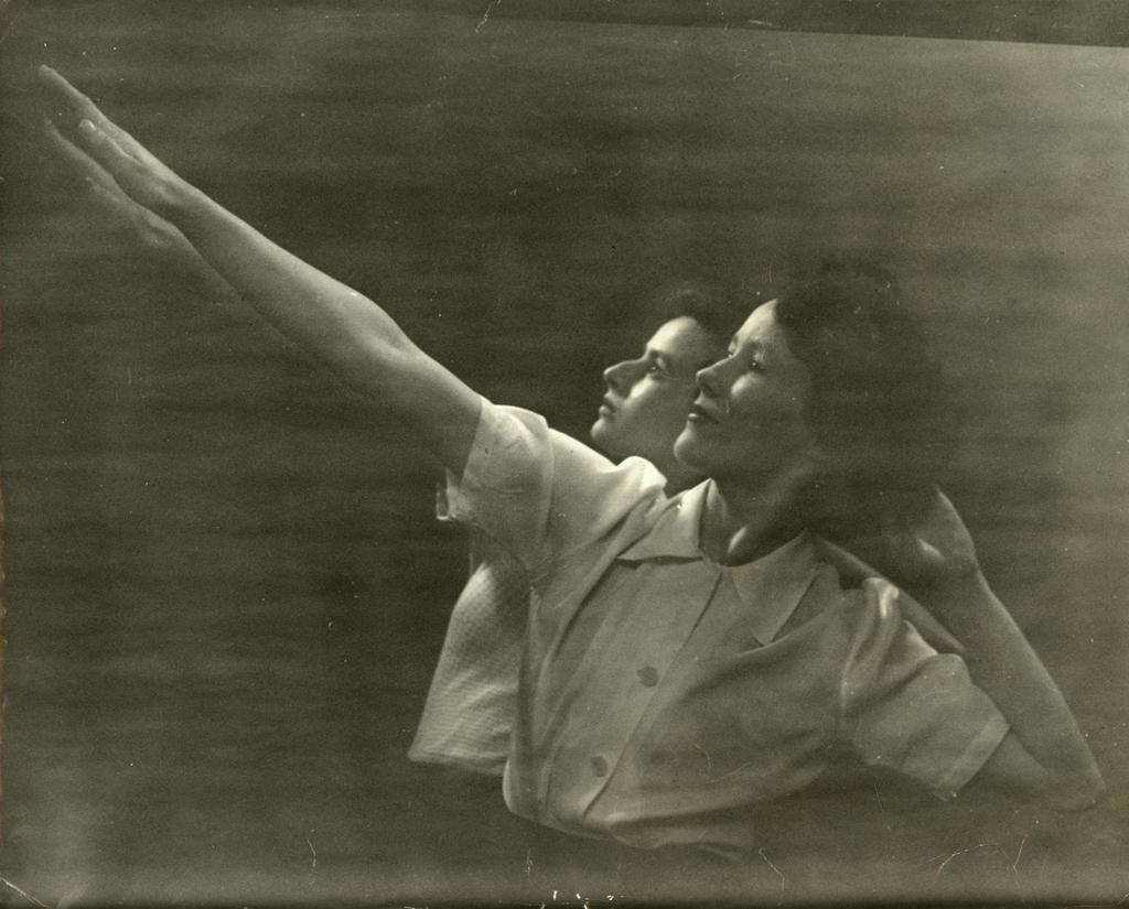 Too dancers facing left