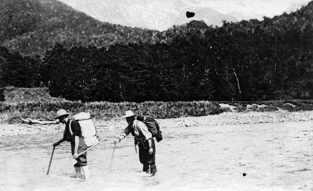 Crossing the east branch of Matukituki River