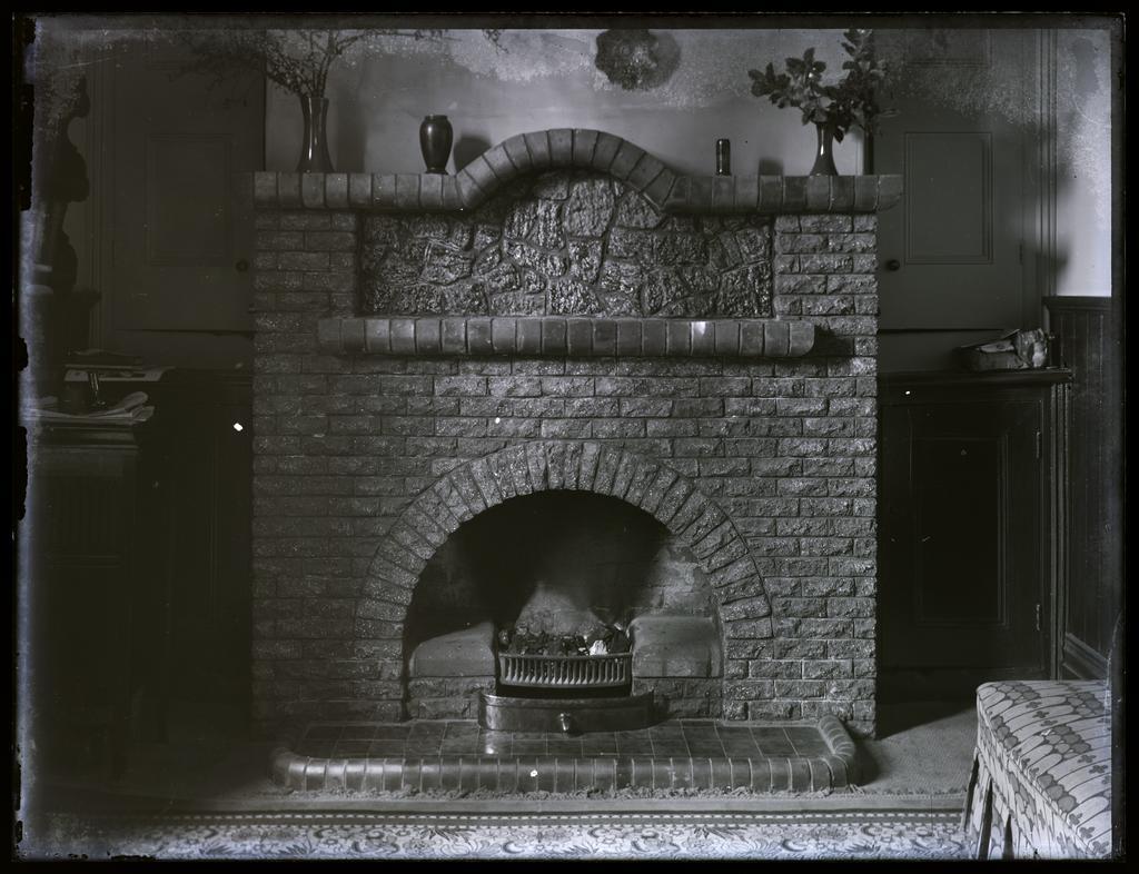 Domestic fireplace featuring a Shacklock grate