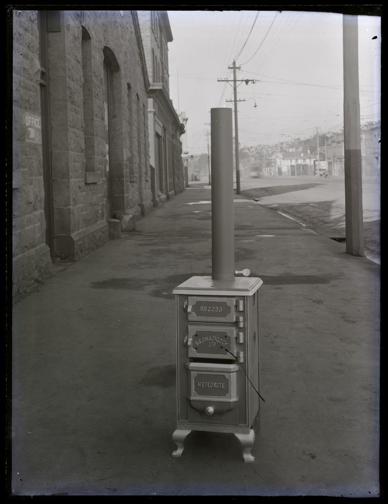 Shacklock 'Meteorite' boiler on pavement, Princes Street, Dunedin