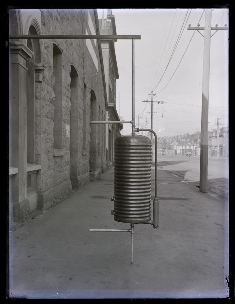 Hot water cylinder for connection to range