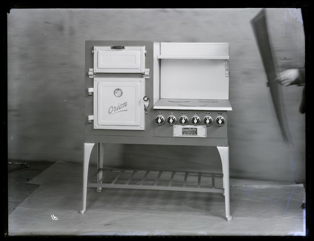 Cabinet-type three-ring Orion electric range [no. 78]