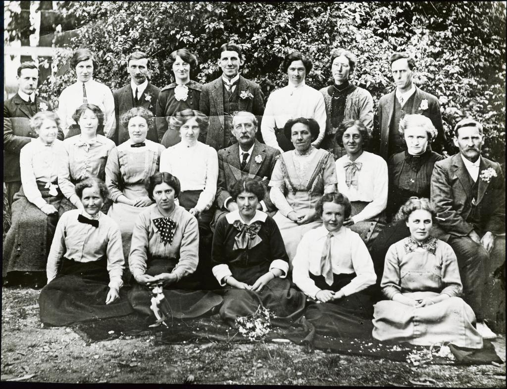 Unidentified group, mainly young adults, possibly associated with Mosgiel Presbyterian Church