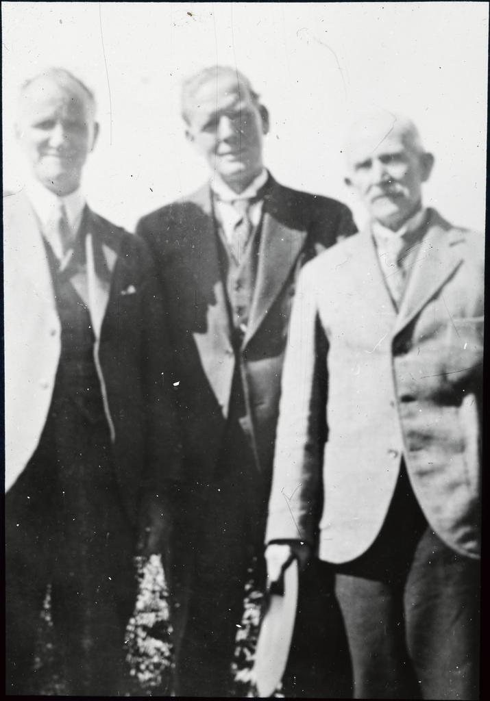 'Mssrs Lennox, McPheat and M. Hendry', members of Mosgiel Presbyterian Church