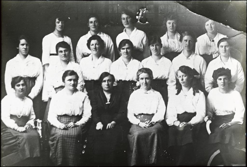 Unidentified young women, possibly associated with Mosgiel Presbyterian Church