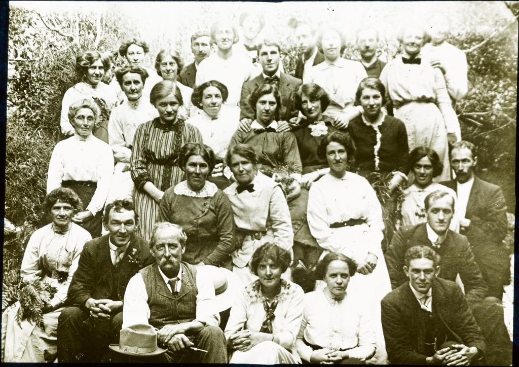 [Mosgiel Presbyterian Church] Choir picnic, Woodside