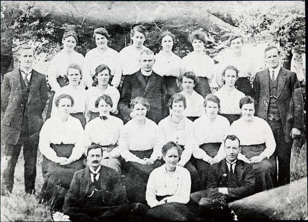 Group in outdoor setting, possibly associated with Mosgiel Presbyterian Church