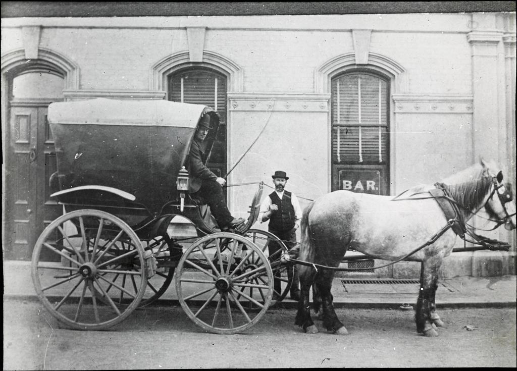 'Johnny Hislop's [hansom] cab' outside the Mosgiel Hotel