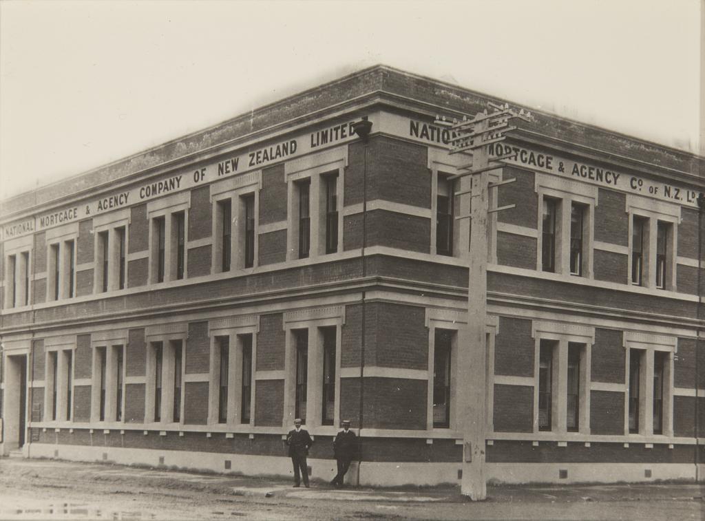 Two-storey building fronting Water Street, between Crawford and Vogel streets