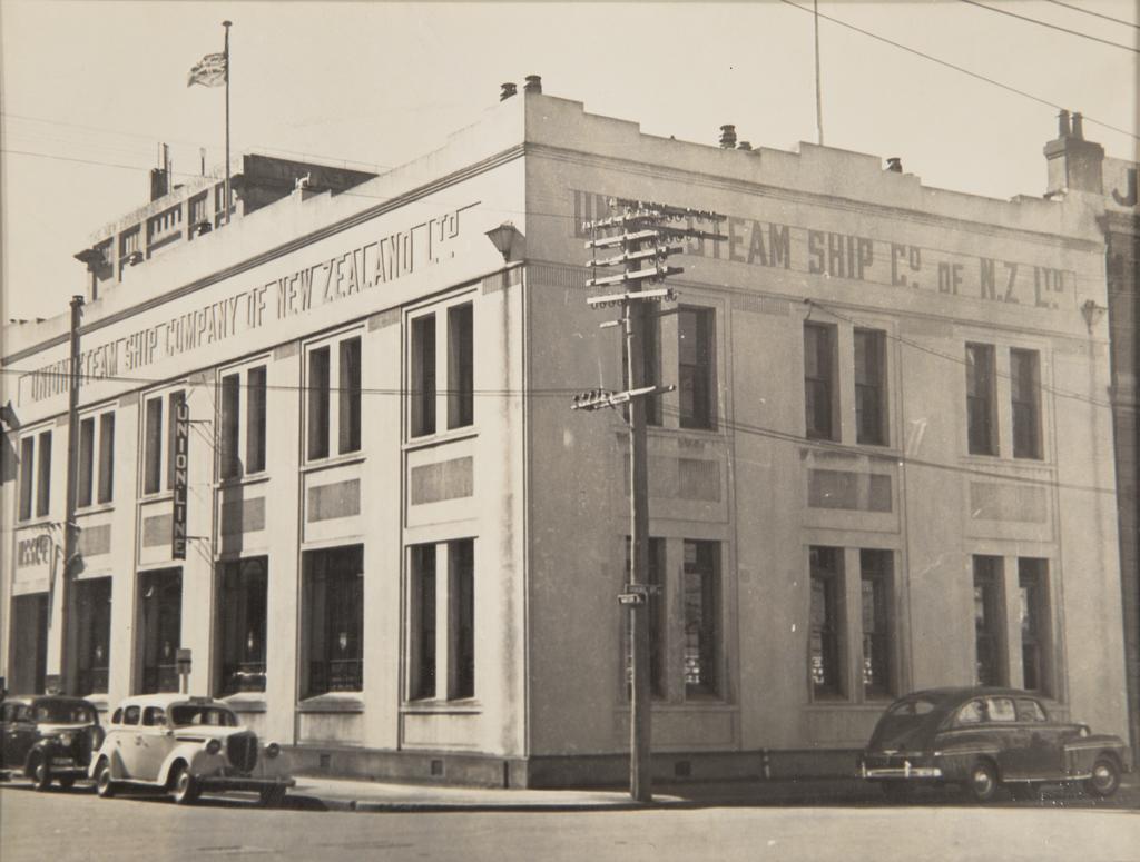 Remodelled two-storey building fronting Water Street, between Crawford and Vogel streets