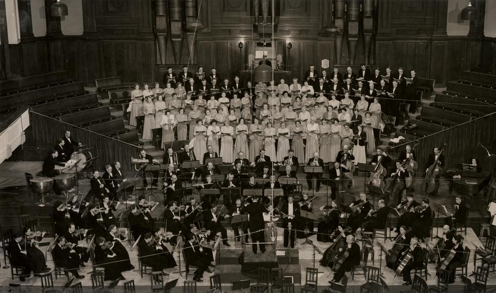 Dunedin Choral Society performing 'Sea Symphony' in the Dunedin Town Hall