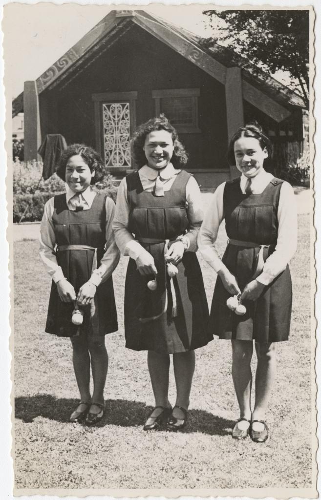Three girls at Te Wai Pounamu College