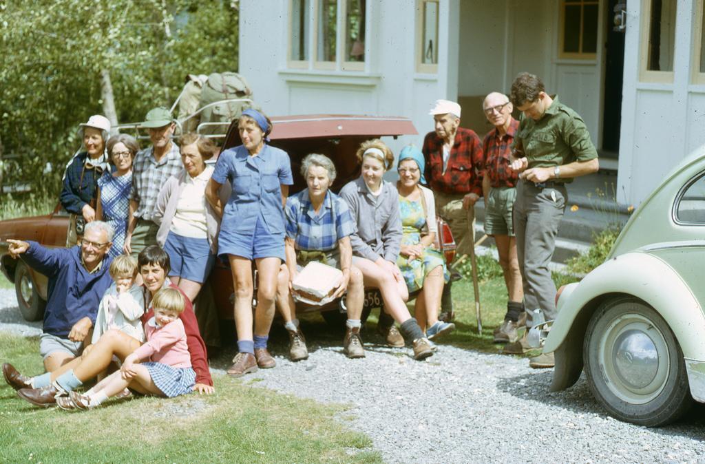 'Party &amp; at Bowie's Hermitage'