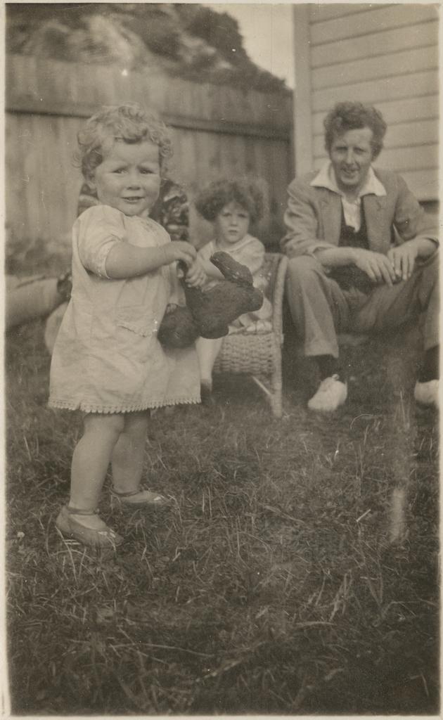 'Tui [Allen] &amp; family Dunedin'