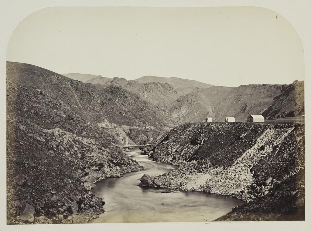 Hill's Bridge over the Molyneux