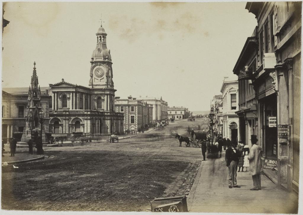 Princes St with Cargill's Monument and Colonial Bank