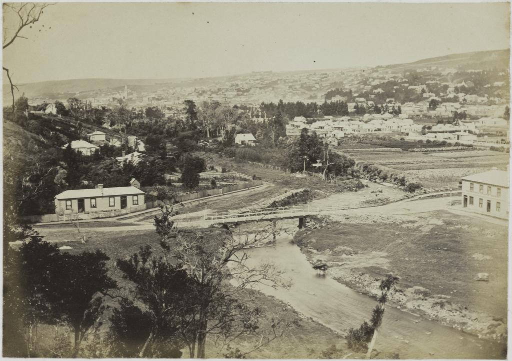 Dundas Street bridge by junction with Leith St