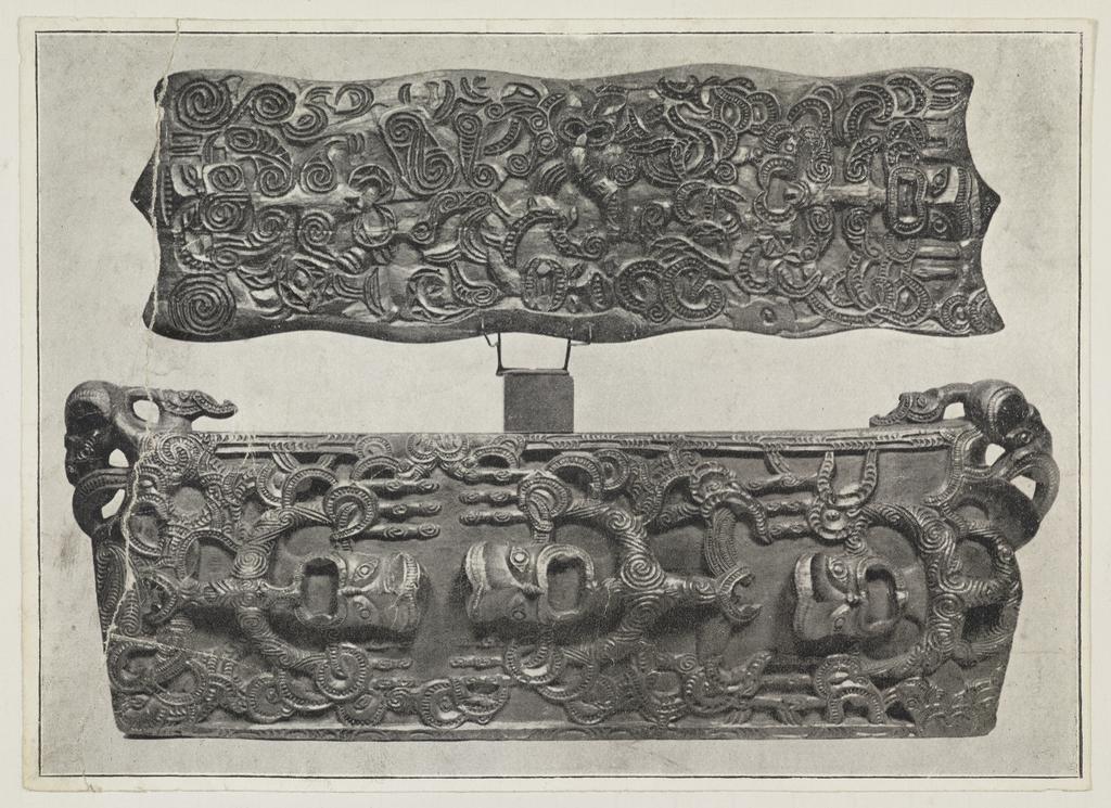 Two Māori carvings