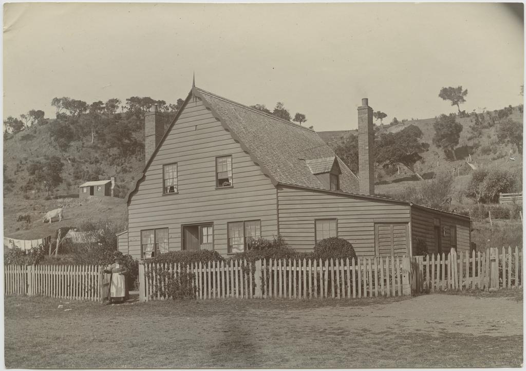 Mrs Munro's, Haven St, Moeraki