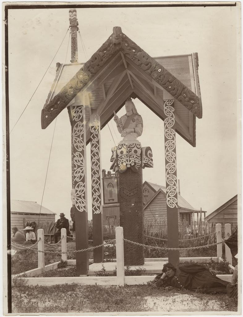 Statue of Queen Victoria at Ohinemutu