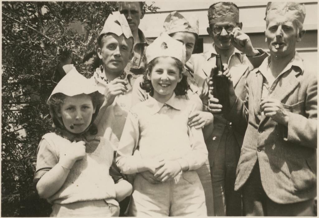 Rodney Kennedy, Colin McCahon, W.H. Allen and daughters