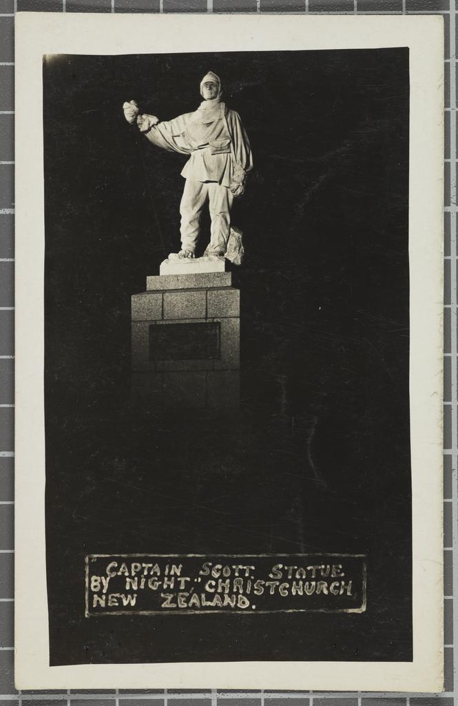 Captain Scott Statue (by night), Christchurch