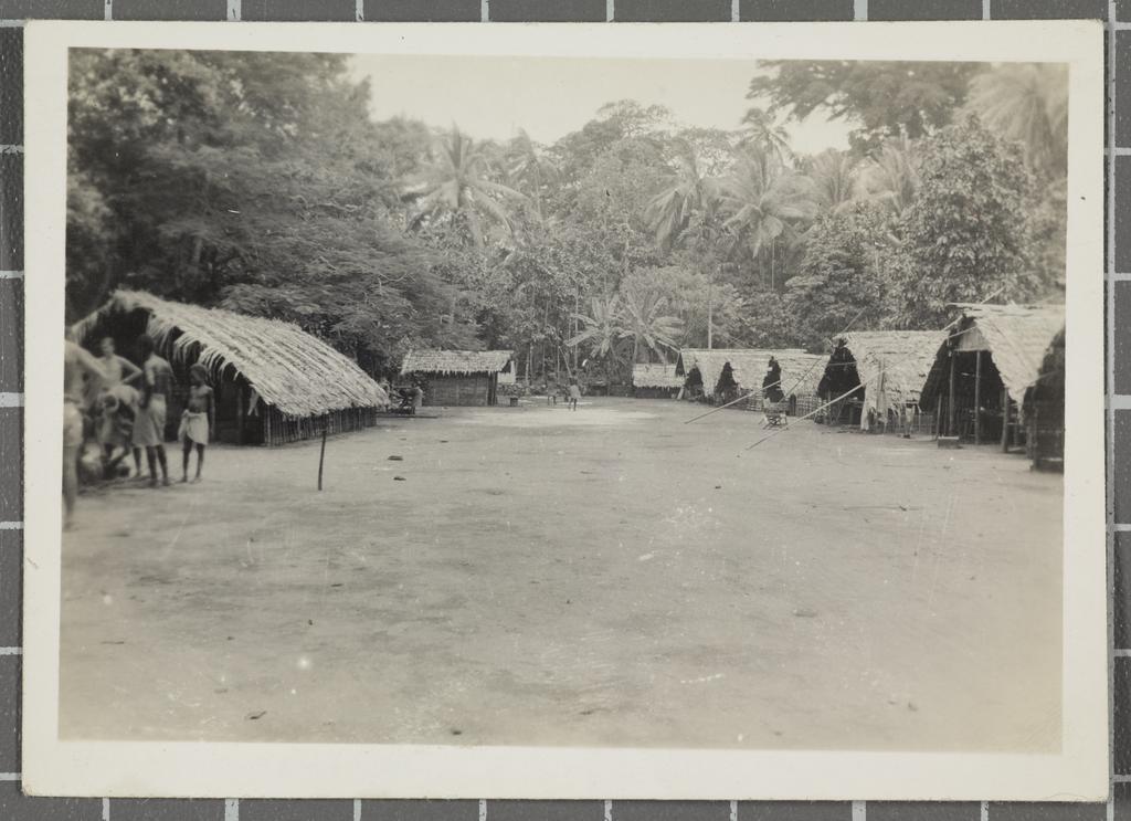 Row of huts in Nissan