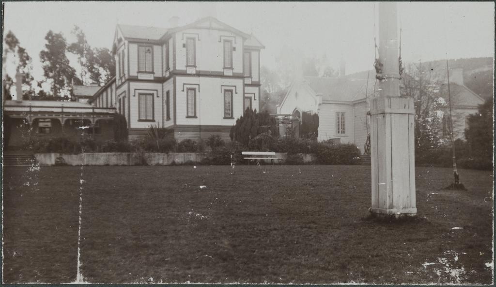 Ashburn Hall, Wakari