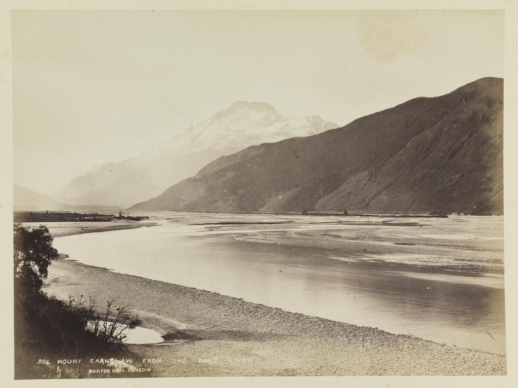 Mount Earnslaw from the Dart River