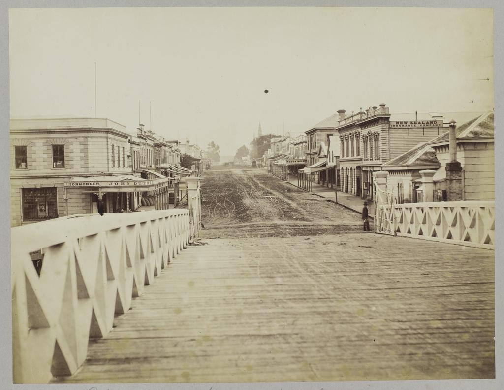 Victoria Avenue, Wanganui from the Bridge
