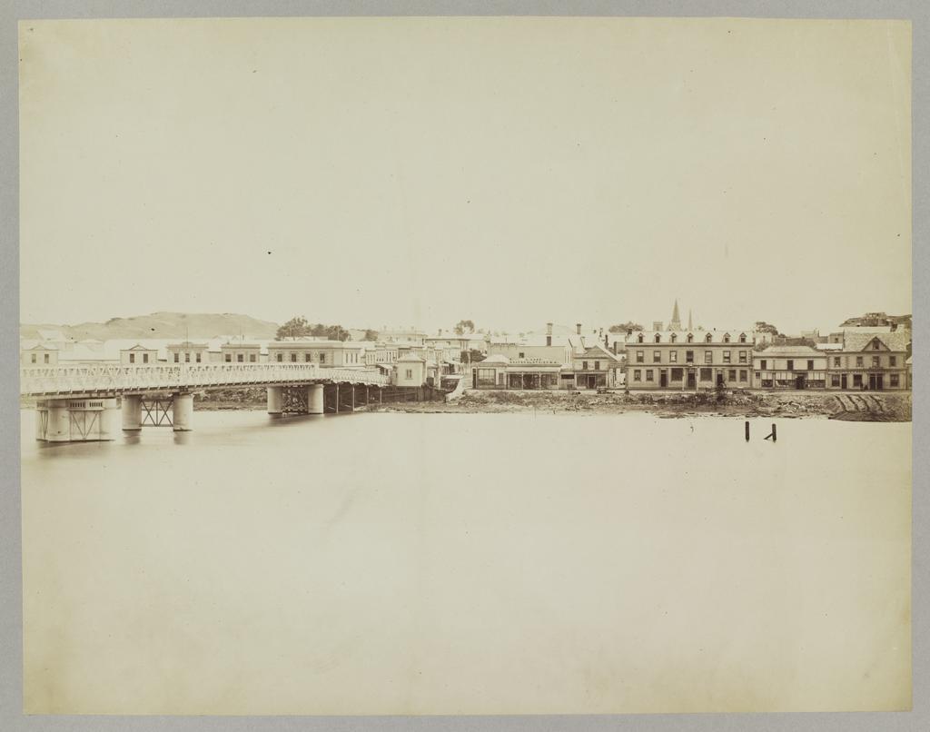 Wanganui township and bridge