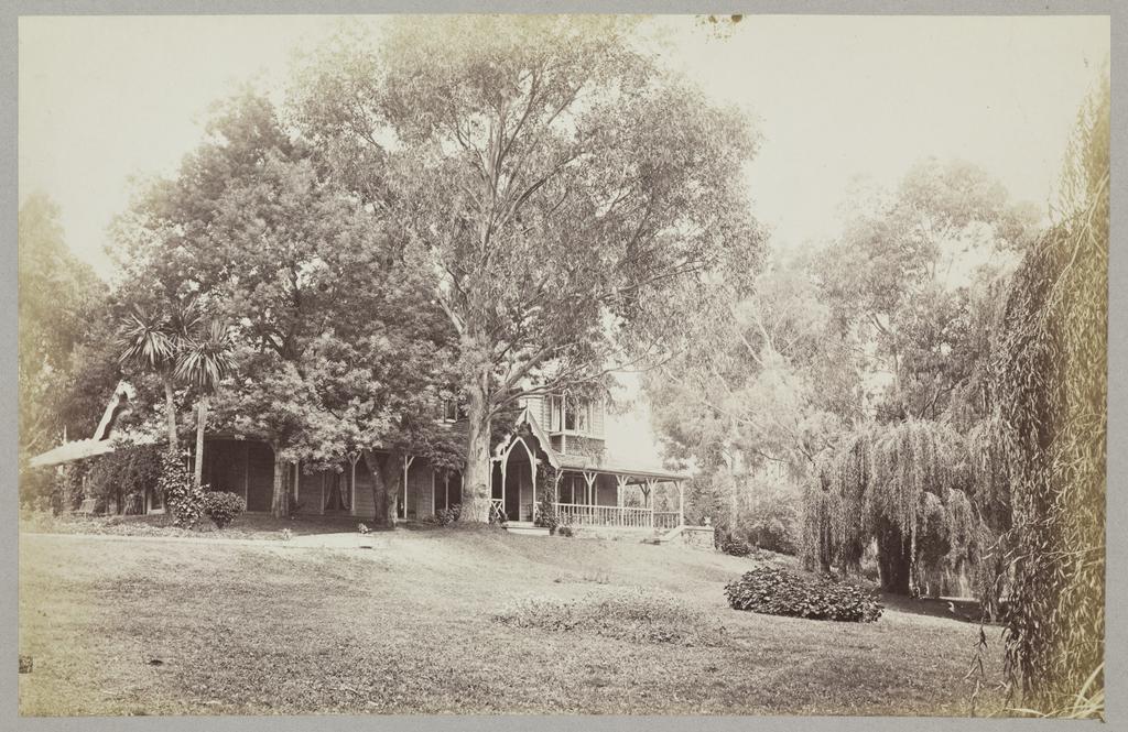 Unidentified house beside the Avon