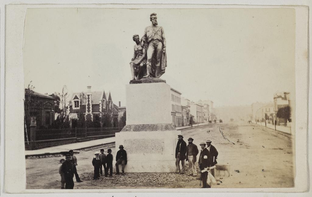 Burke &amp; Wills Monument