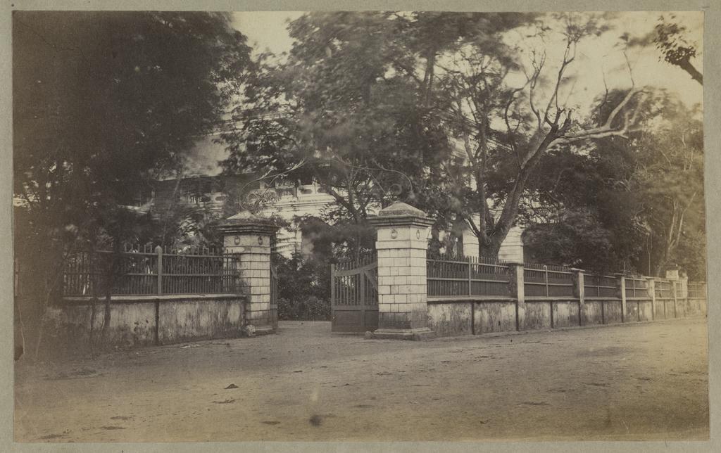 Queen's Gate, Colombo