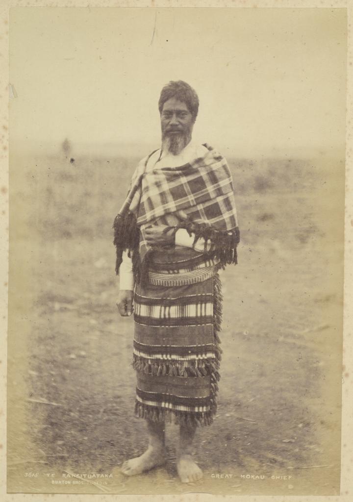 Māori Sawyers, Whatiwhatihoe (King's Residence)