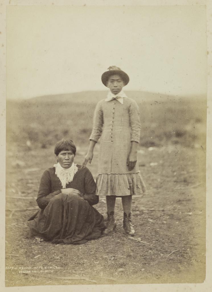 Rewi's wife and child