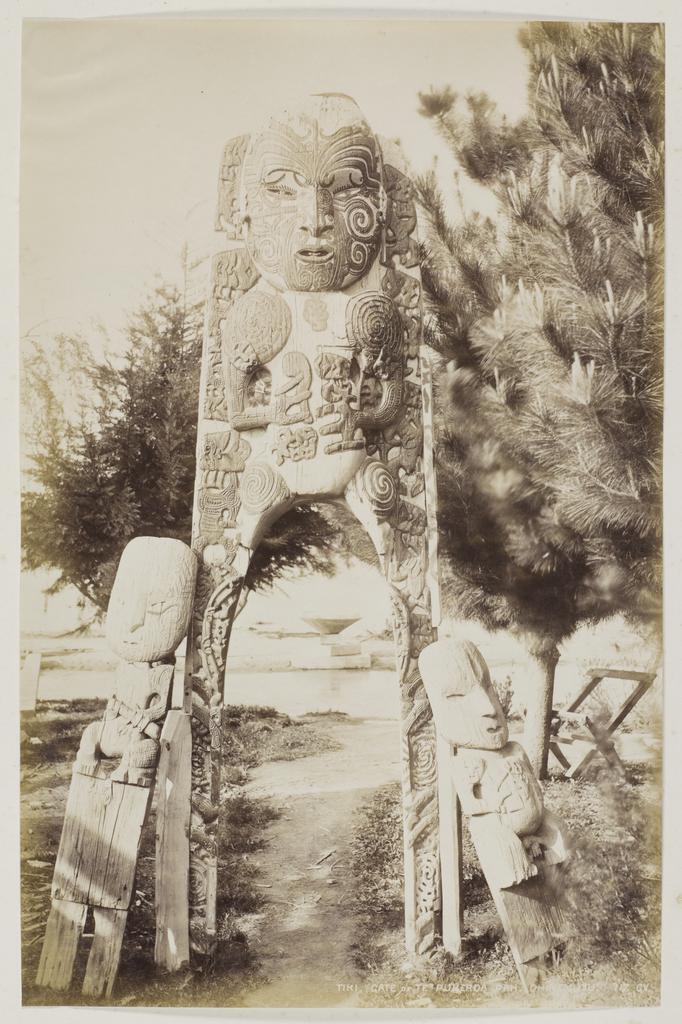 Tiki, Gate of Te Pukeroa Pah, Ohinemutu