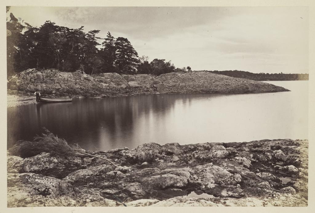 Rocky Cove, Manapo[u]ri Lake