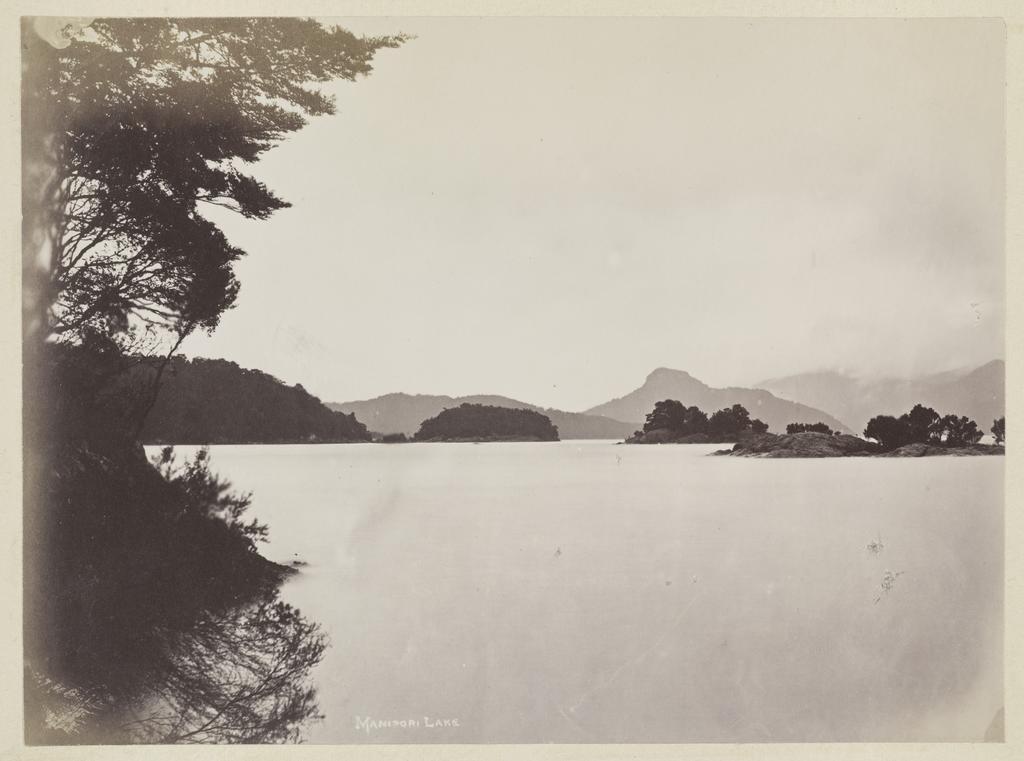 Manapori [Manapouri] Lake