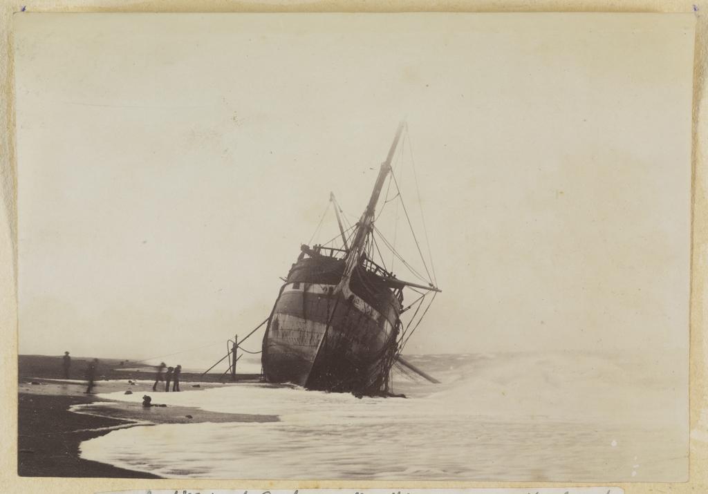 Wreck of 'City of Cashmere', Timaru