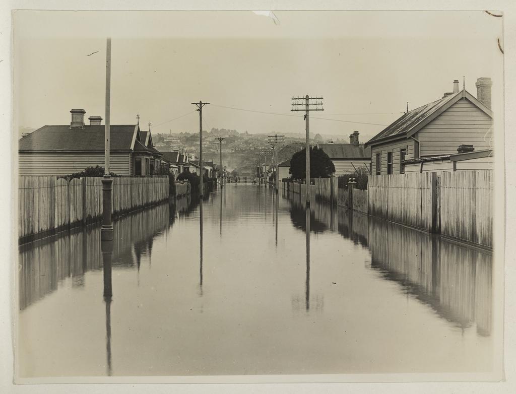 Reid Road looking north