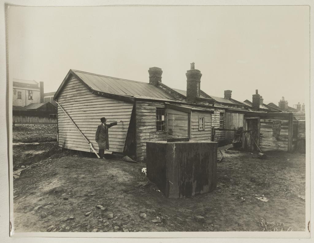 Back view of Laurel Bank